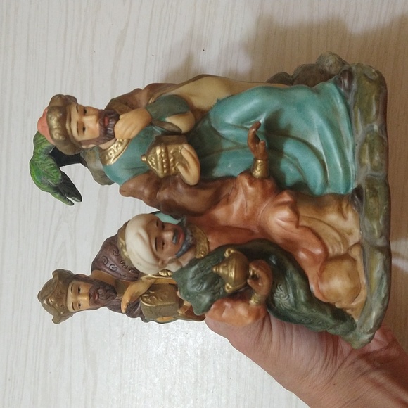 Vintage 2002 Avon Collectibles Holiday Treasures Porcelain Nativity Set - Picture 2 of 7